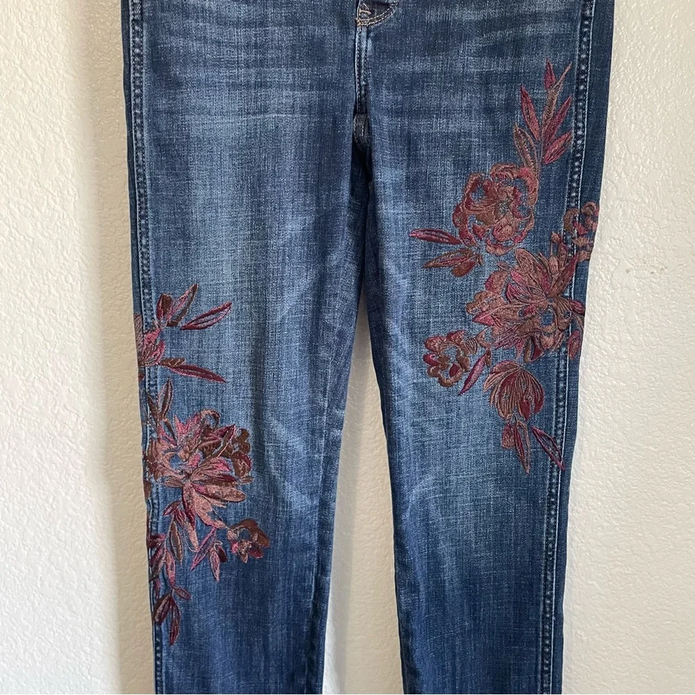 White House Black Market High Rise Straight Everyday Soft Embroidered Jeans